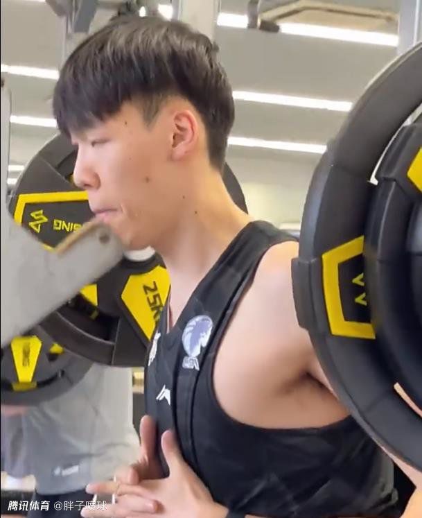 湖人迎来三连胜升至西区第四 距离第二仅差0.5个胜场NBA季中锦标赛半决赛，湖人以133-89狂胜鹈鹕，杀进决赛将对阵步行者。